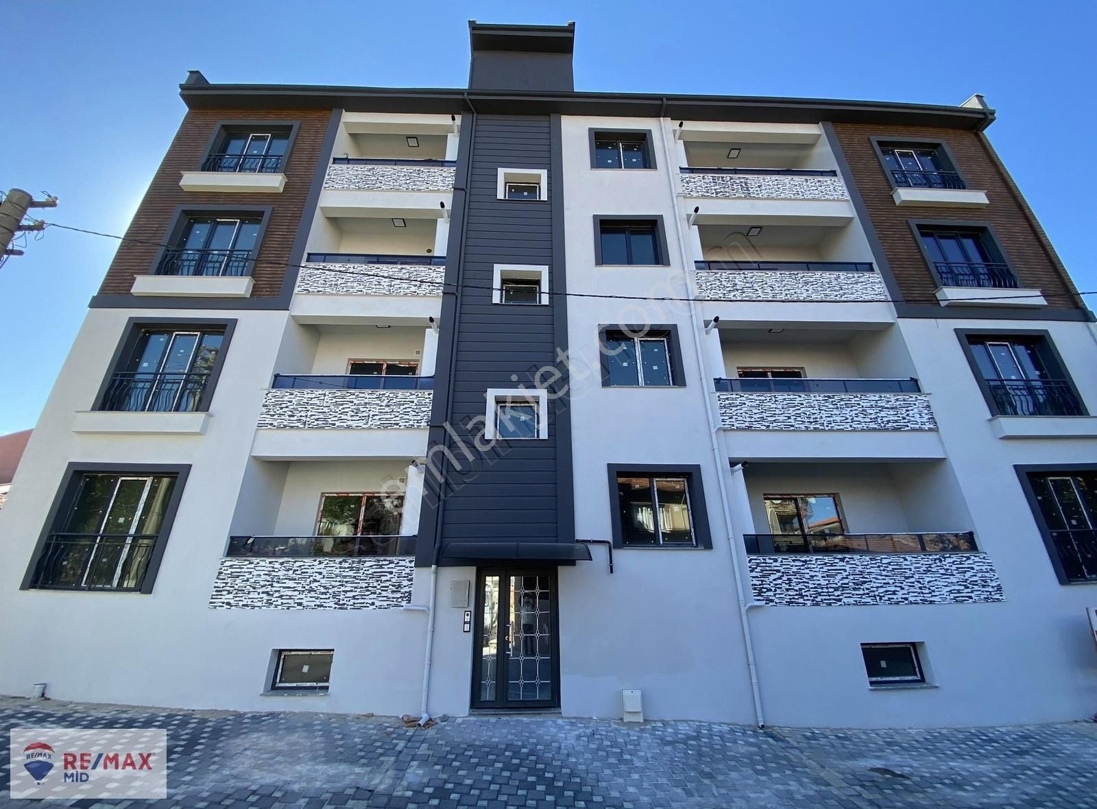 Karesi Ali Hikmet Paşa Satılık Daire Re/max Mid'den Satılık Yüksek Giriş Sıfır 3+1 Daire