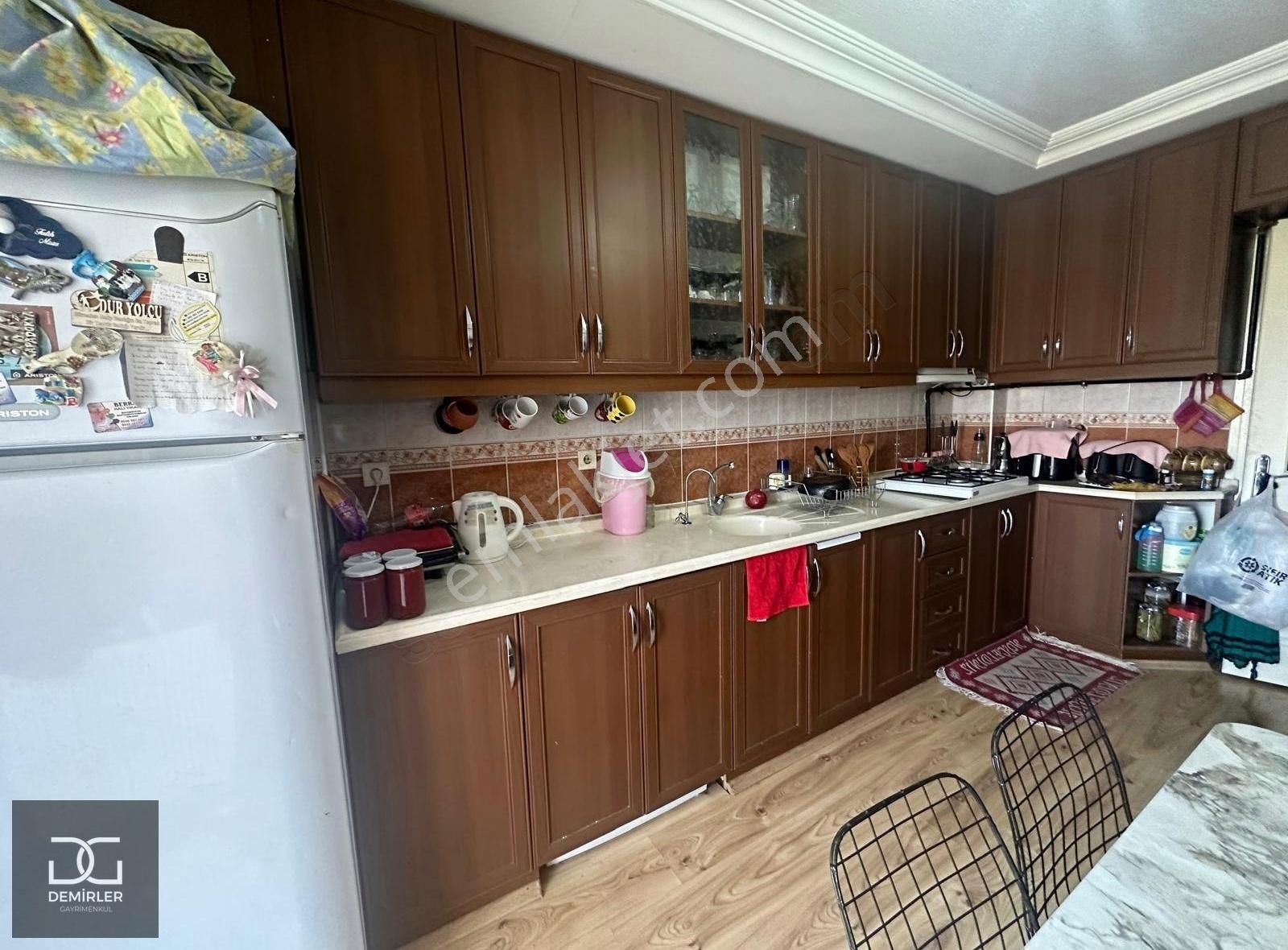 Merkezefendi Adalet Satılık Daire Demirler'den Adalet'te Arakat 120m² Geniş 2+1 Fırsatı