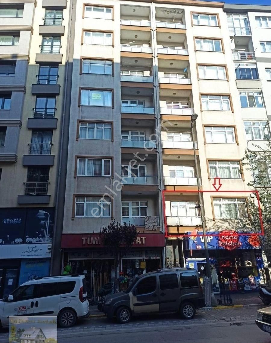 Bandırma 17 Eylül Satılık Daire Bandırma 17 Eylül Mah. Atatürk Caddesi Cadde Üzeri Satılık 2+1 Kombili Daire