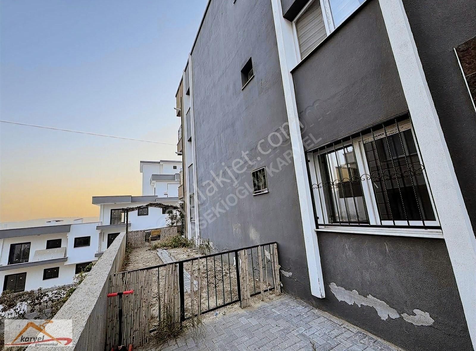 Bornova Atatürk Kiralık Daire Yeni Bina Da Bahçe Katı Geniş Çift Banyo Aile Apt