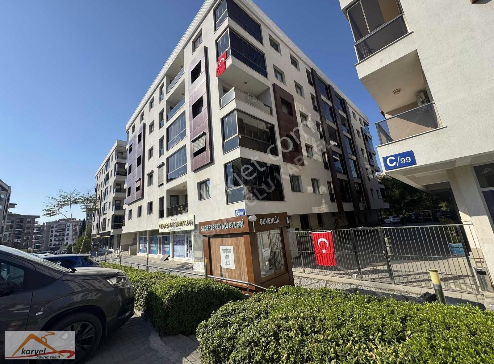 Bornova Erzene Satılık Daire Merkezde Site İçin De Geniş Kapalı Mutfak Otoparklı Güvenlikli