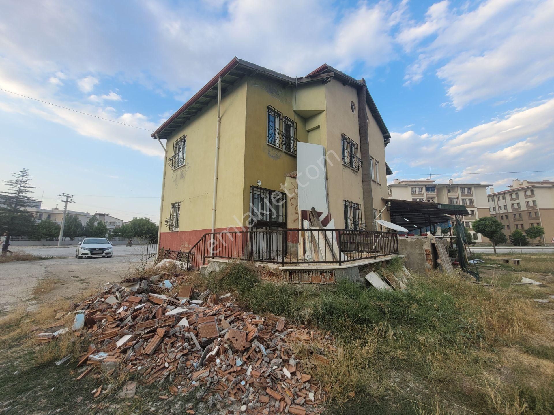 İlbey // Şuhut Hastane Yanında 2 Adet (ikiz) Dubleks Villa - Görsel 2