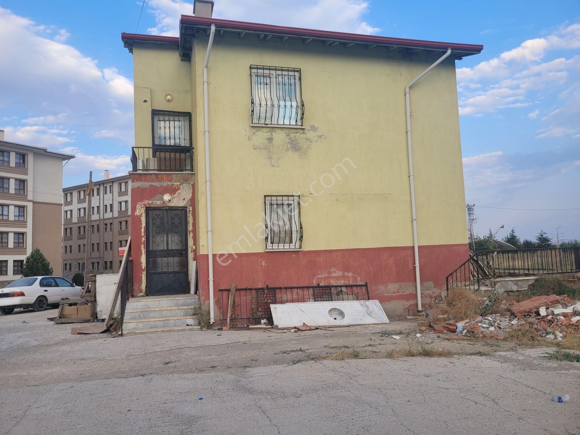 İlbey // Şuhut Hastane Yanında 2 Adet (ikiz) Dubleks Villa - Görsel 3