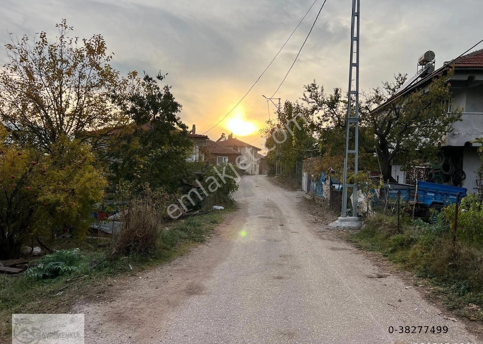 Gemlik Hamidiyeköy Satılık Bağ & Bahçe Gayrimenkul Dünyasın'dan..! Hamidiye Köyü.. Köy İçi İmarlı..!