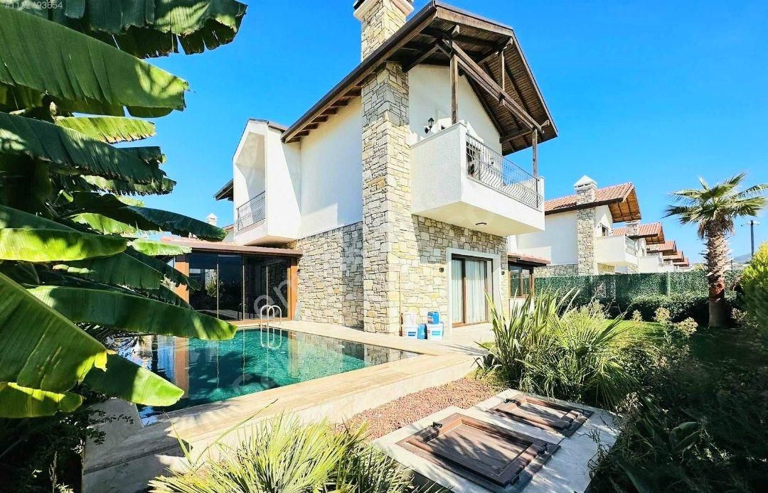 Kuşadası Davutlar Satılık Villa Kuşadasında Özel Havuzlu Tek Müstakil Geniş Bahçeli 4+1 Sıfır Villa