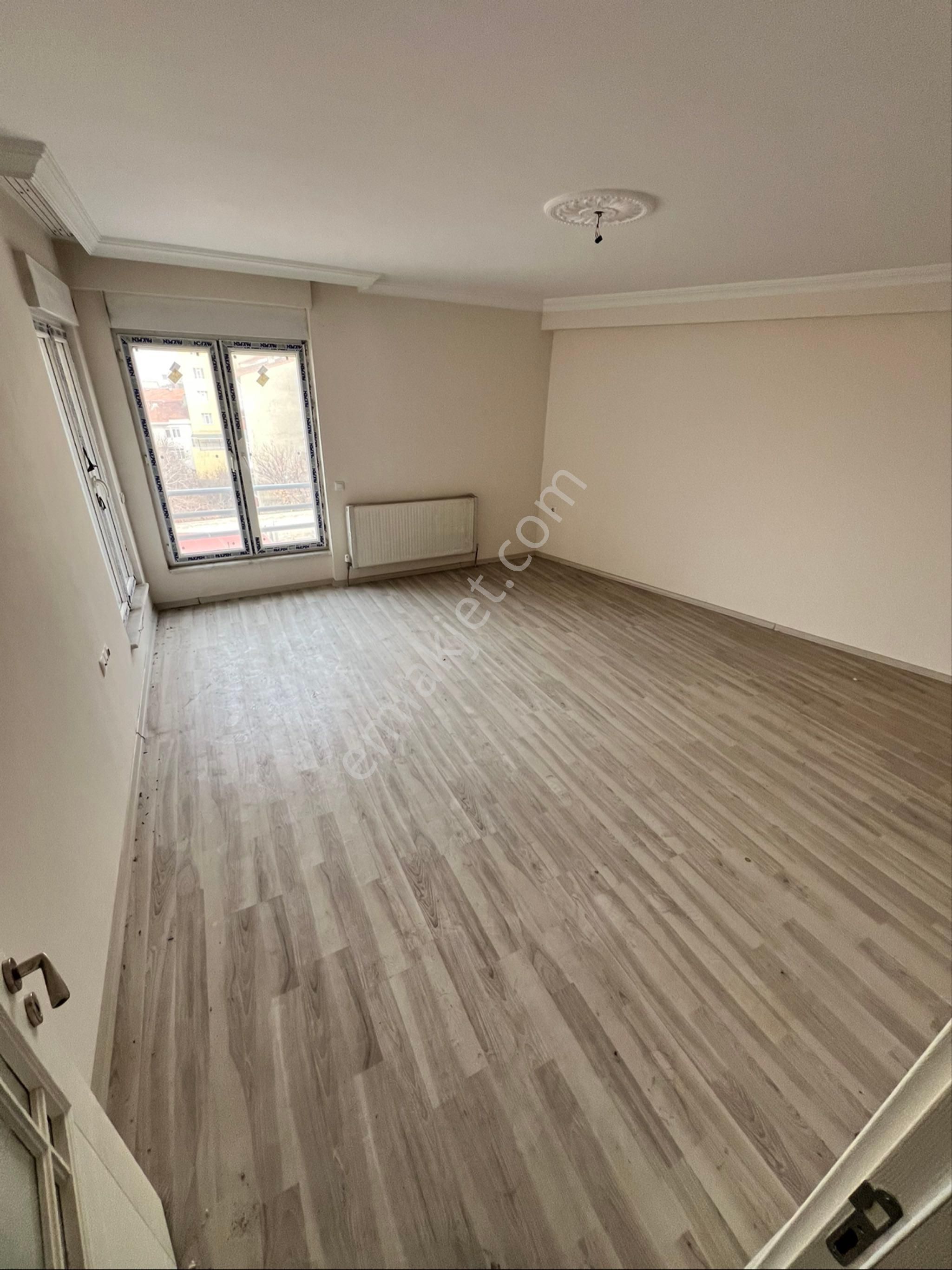 Odunpazarı Emek Kiralık Daire Ertaş Caddesinde Kiralık 4+1