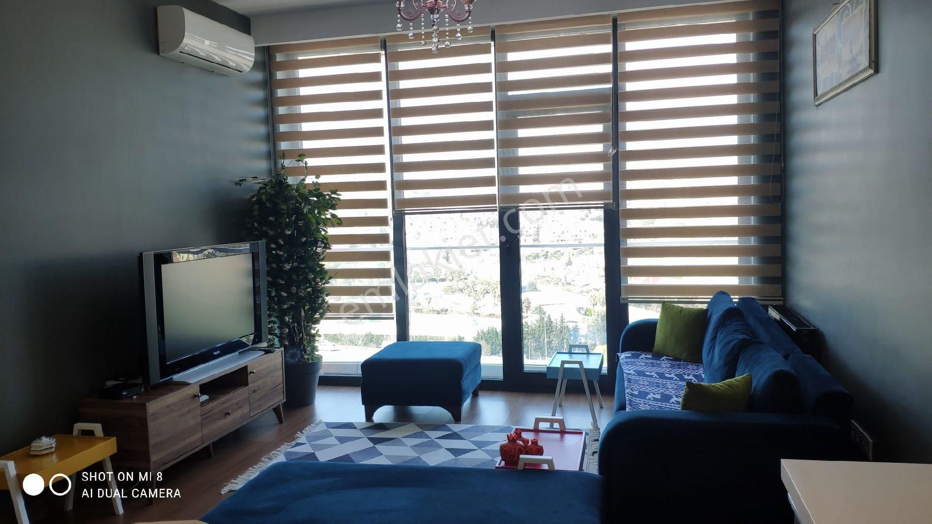 Avcılar Yeşilkent Satılık Daire Göl Panorama Sitesınde Satılık1+1