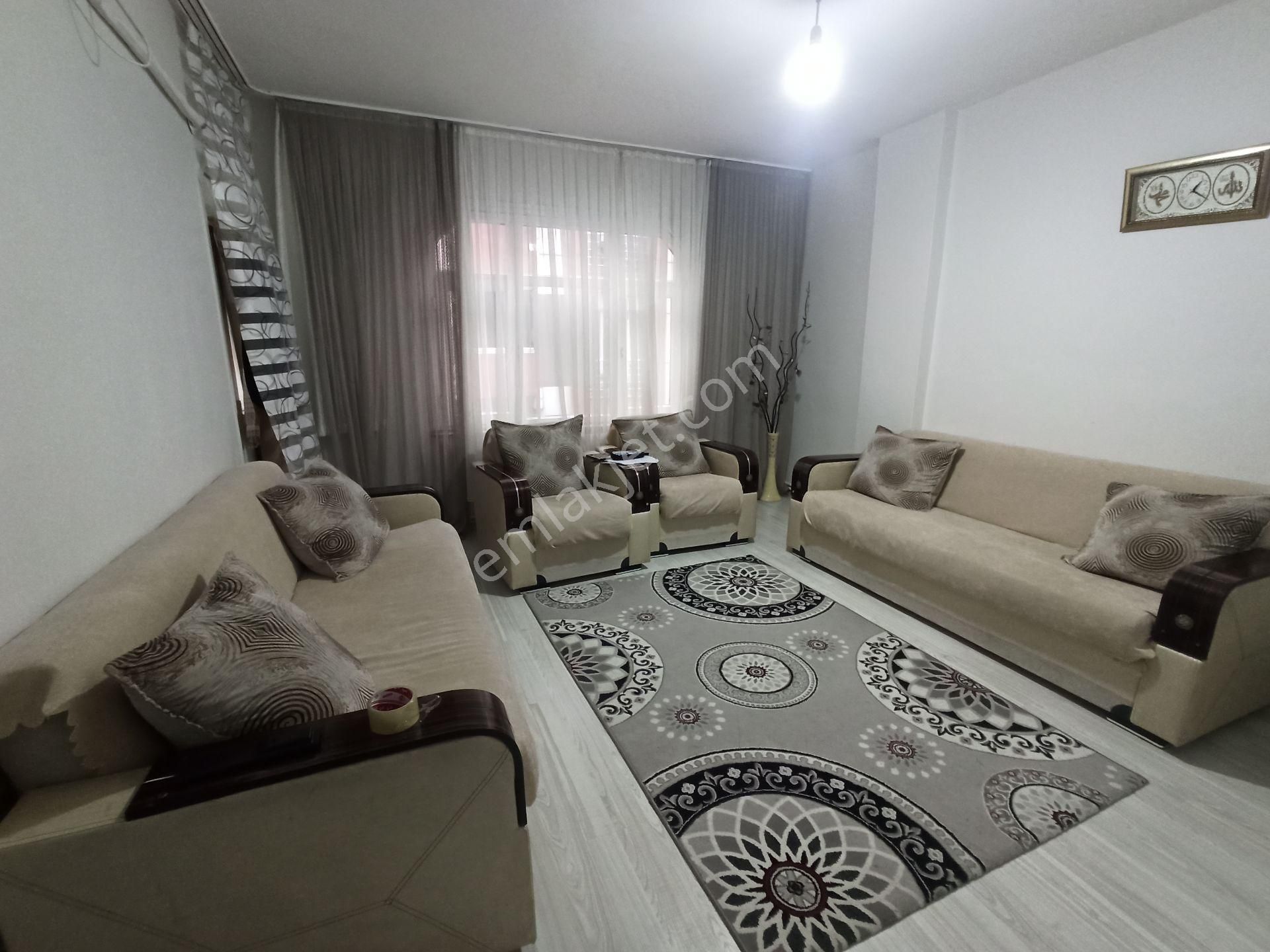 Bağcılar Çınar Satılık Daire Hicret Gayrimenkul Çınar 2+1 100 M2 Geniş Ferah Kullanışlı Daire