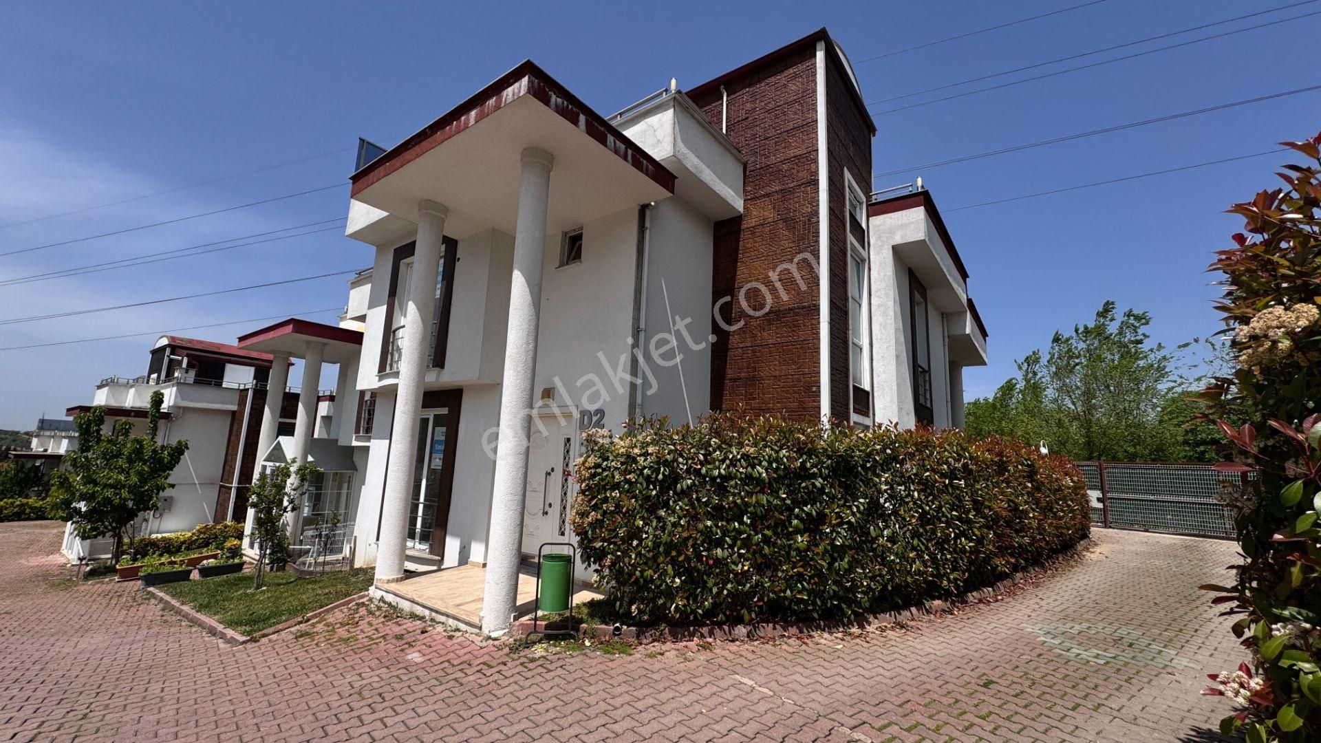 Değirmendere Topçularda Site İçi Satılık Villa