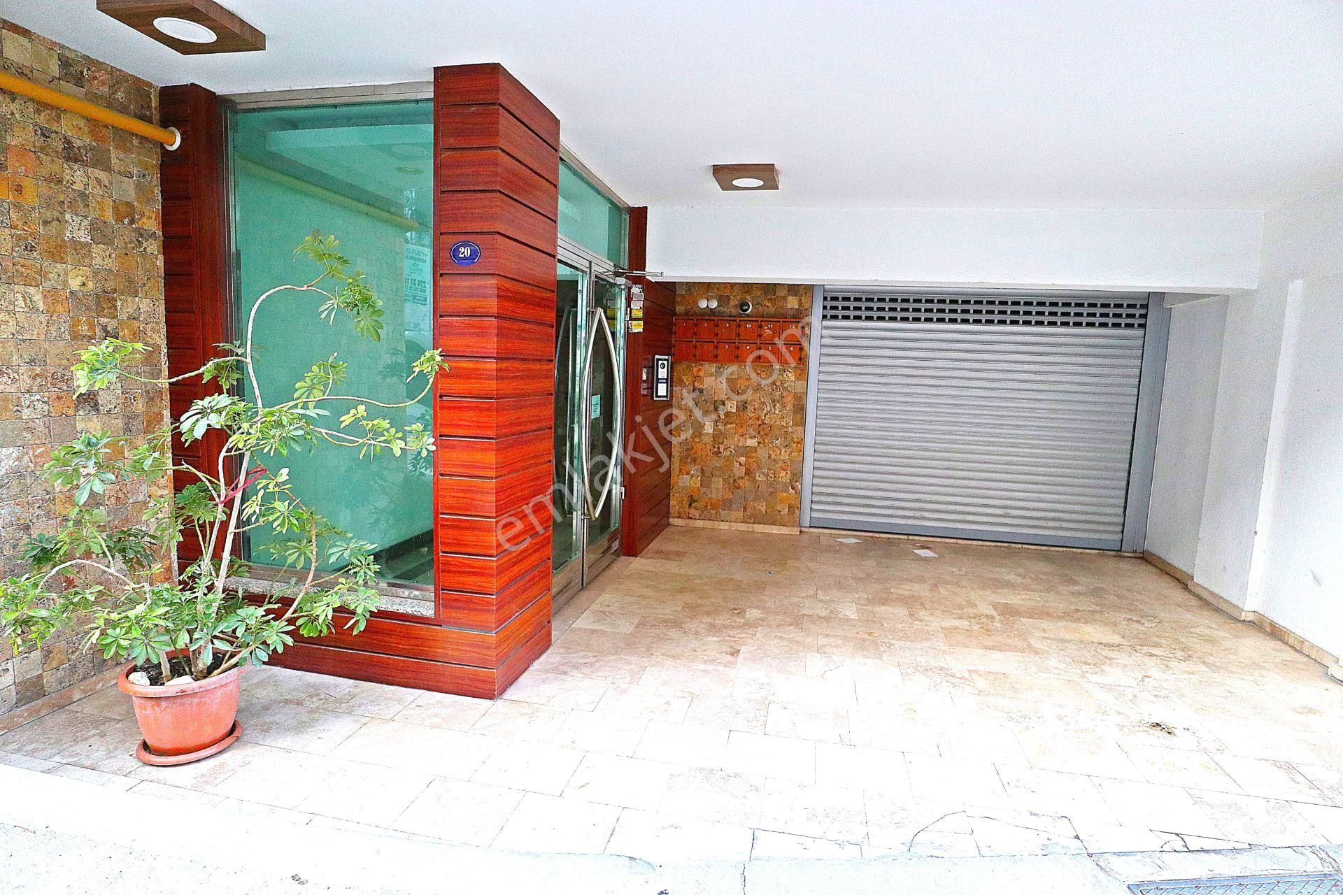 Acil Satılık 10 Yaşında Asansörlü,otoparklı Arakat Köşe Daire - Görsel 34