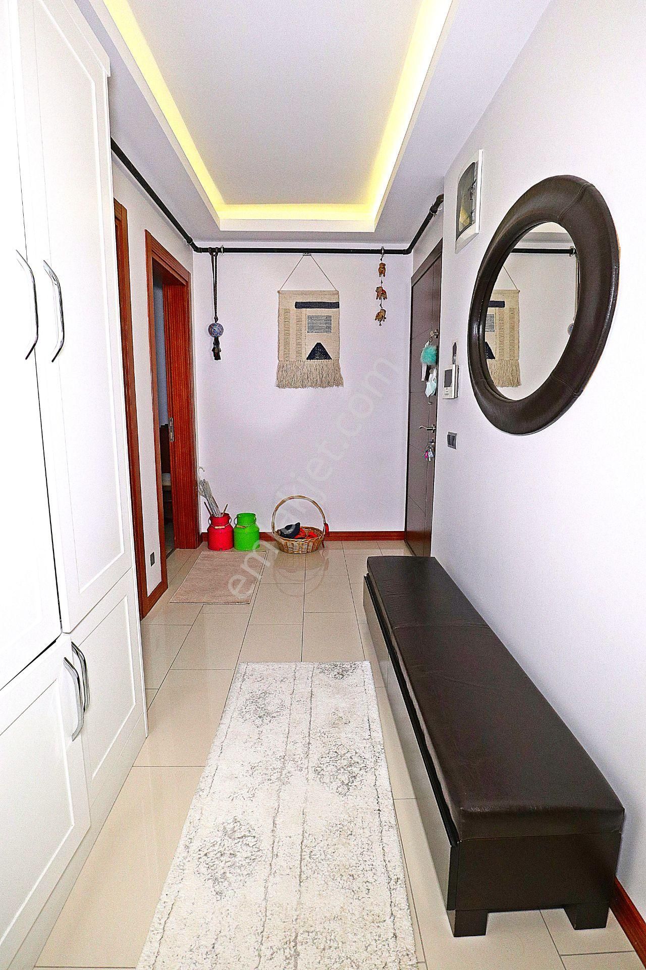 Acil Satılık 10 Yaşında Asansörlü,otoparklı Arakat Köşe Daire - Görsel 8