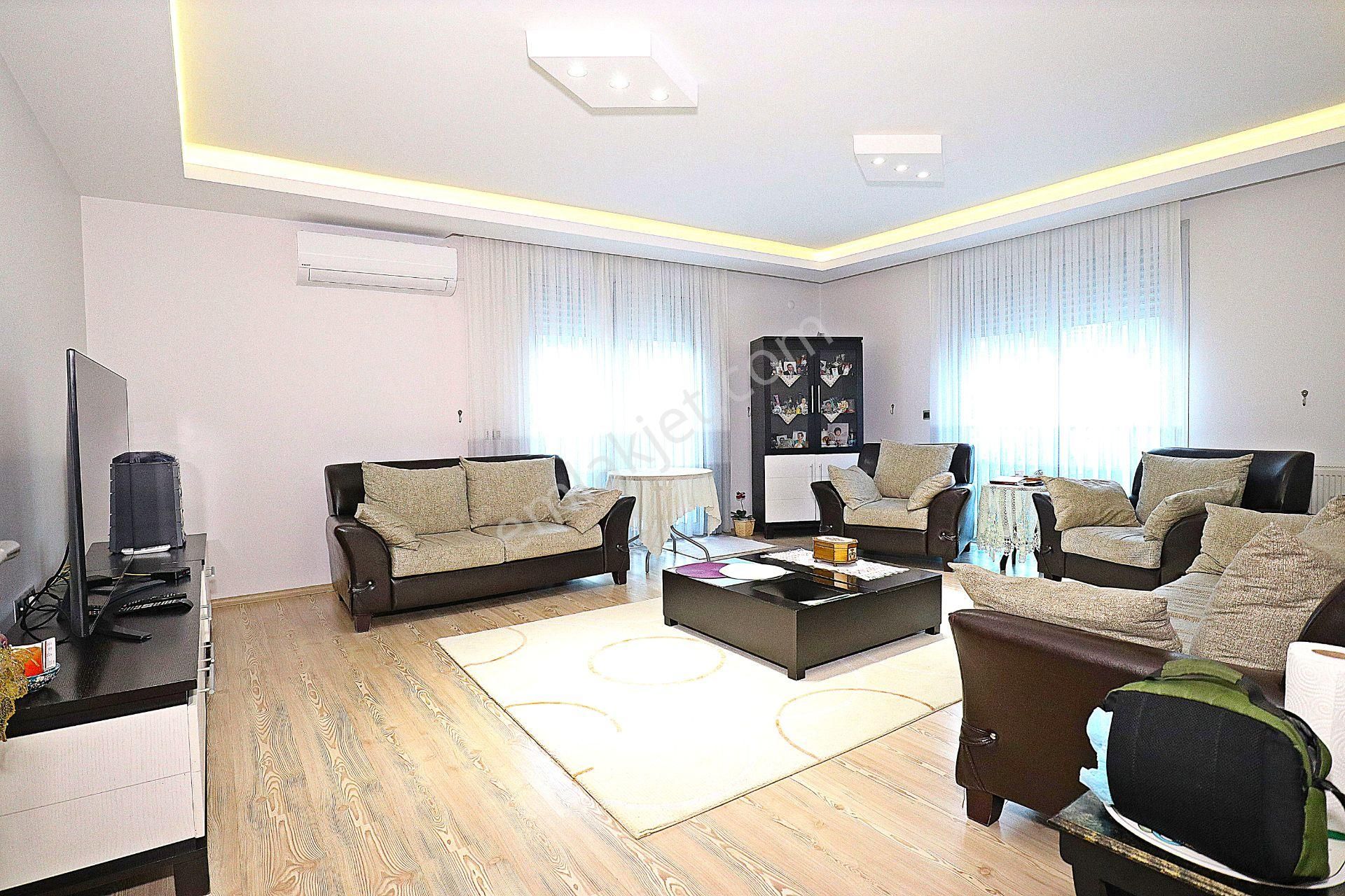 Acil Satılık 10 Yaşında Asansörlü,otoparklı Arakat Köşe Daire - Görsel 2