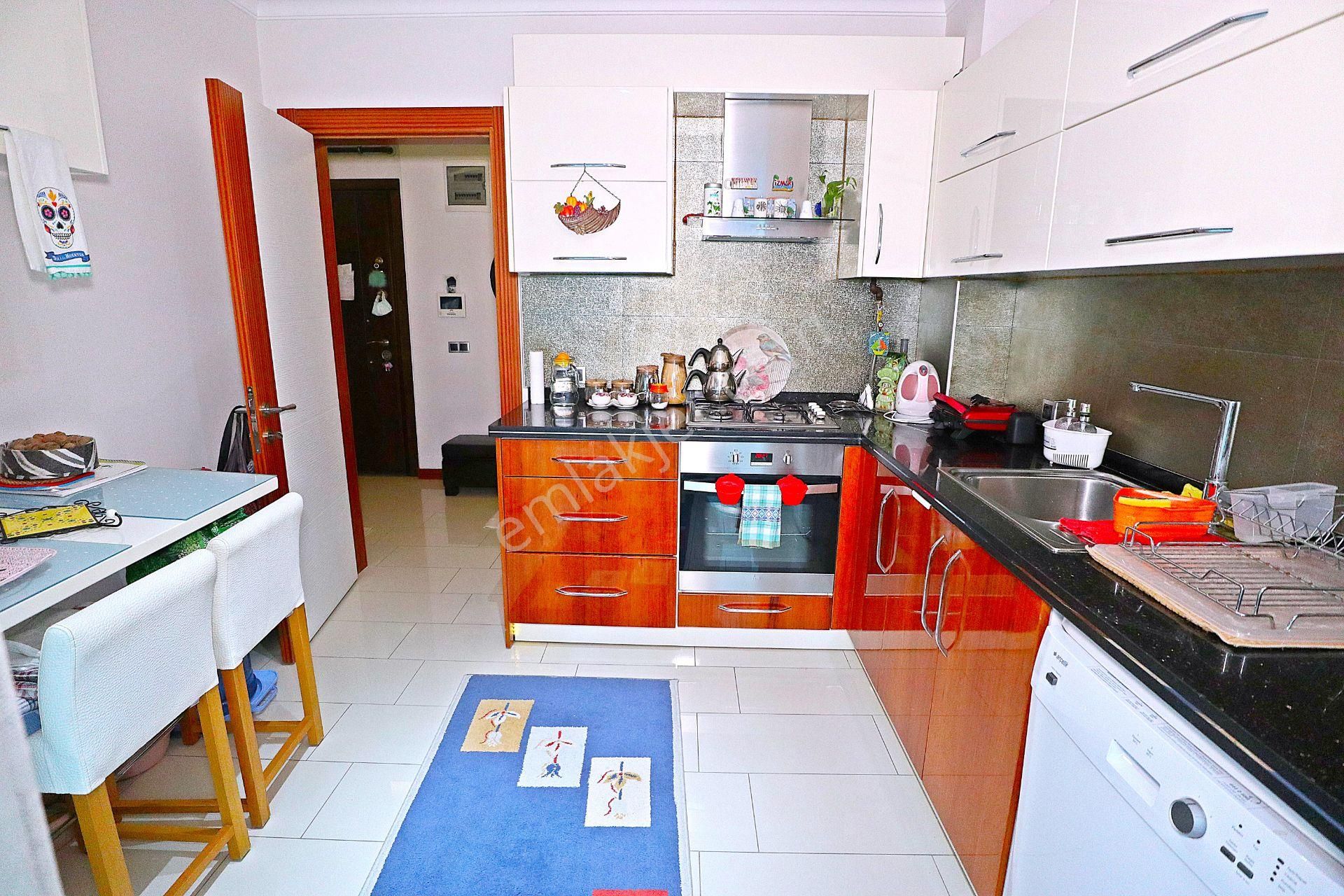 Acil Satılık 10 Yaşında Asansörlü,otoparklı Arakat Köşe Daire - Görsel 11