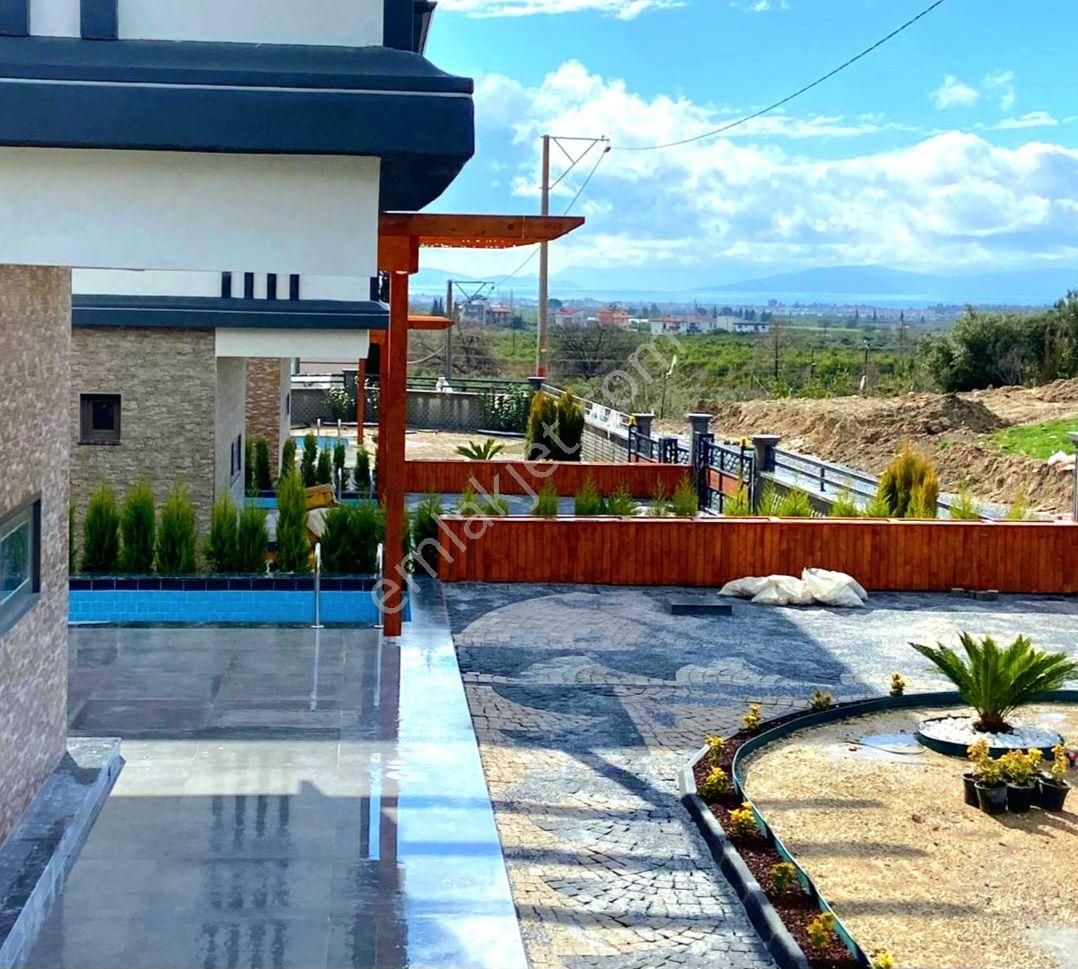 Kuşadası Davutlar Satılık Villa Kuşadası Davutlar Satılık Köşe Deniz Manzaralı Villa