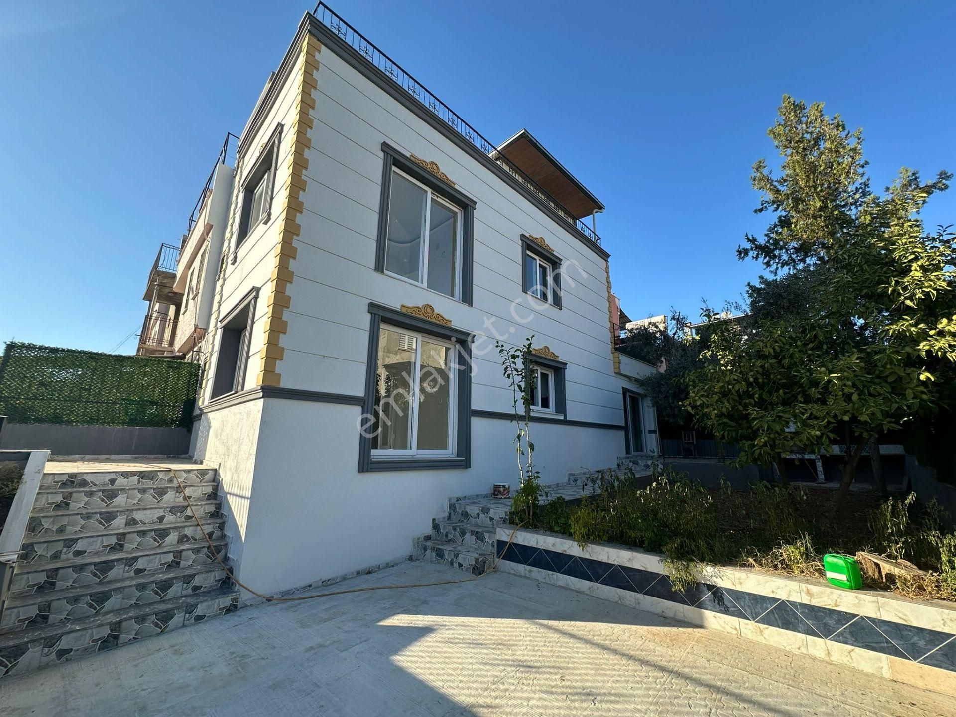 Çukurova Belediye Evleri Satılık Müstakil Ev Belediye Evlerinde 5+1 Triplex Lüx Şehirin İçinde Villa Konforu