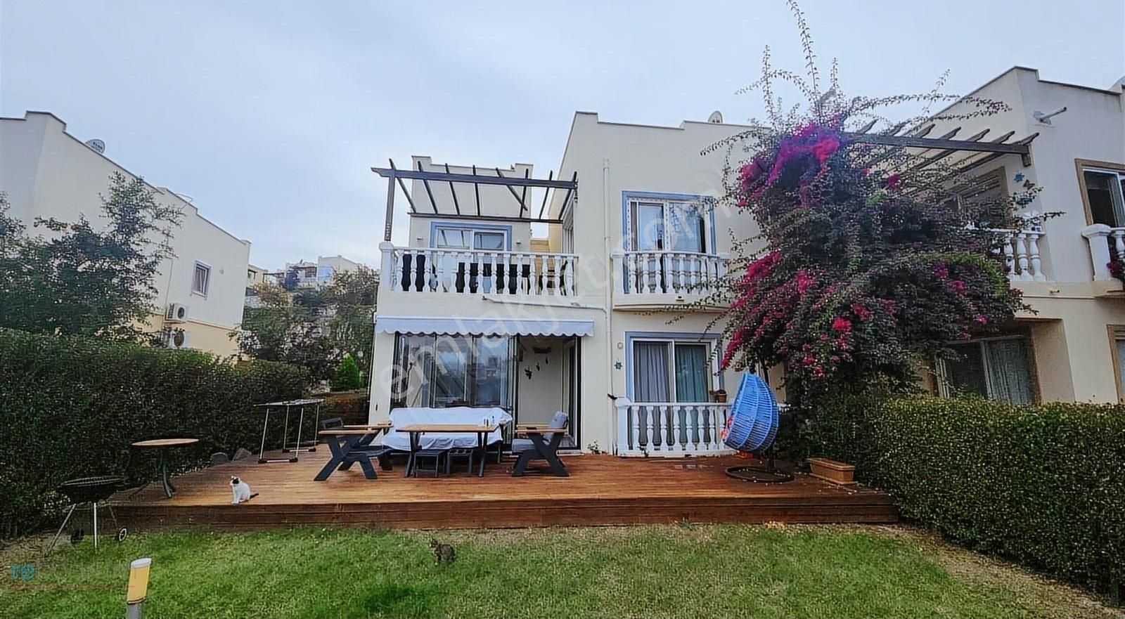 Milas Boğaziçi Satılık Daire Bodrum Adabükü Turkuaz Sitesinde 2+1 Yapılı Bahçe Katı Daire