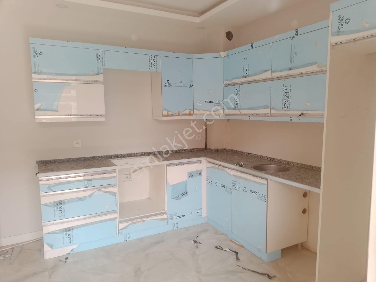 Akşehir Yeni Kiralık Daire Akçay Emlak'tan Simay Market Civarı Garajlı Kiralık Sıfır 2+1 Daire