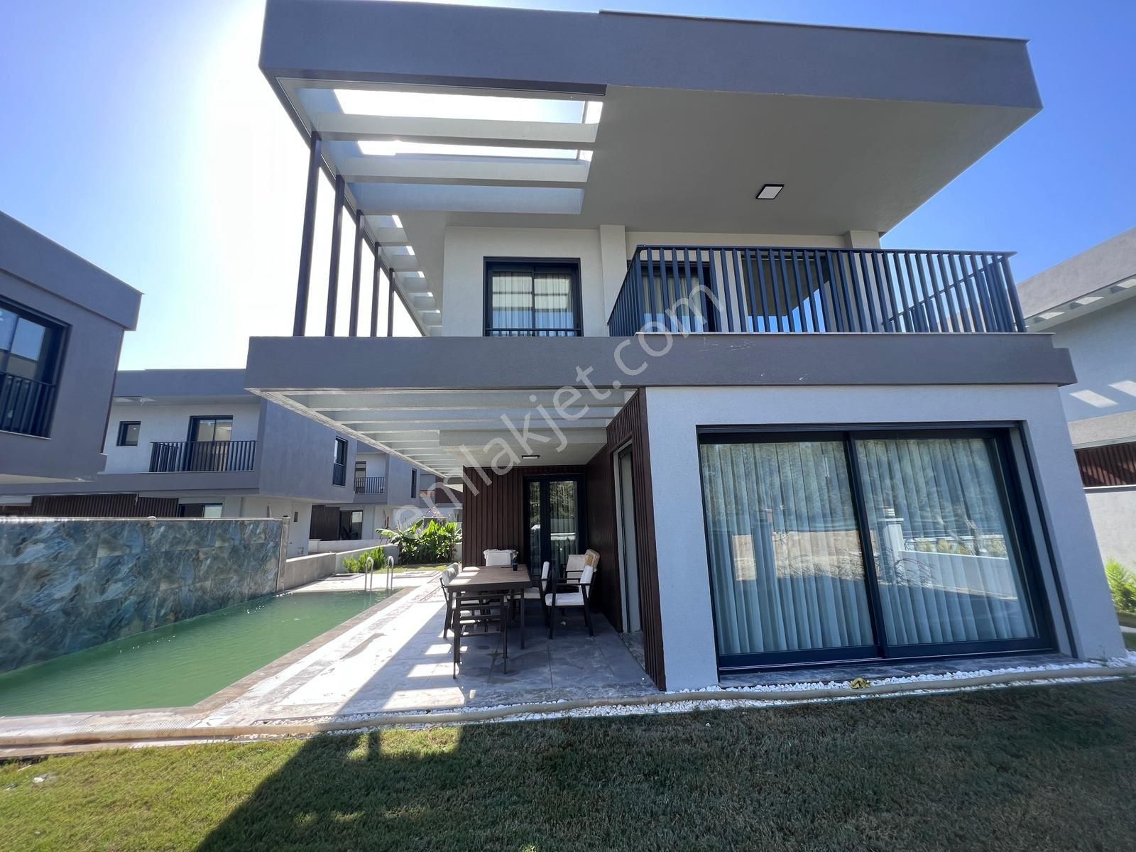 Kuşadası Davutlar Satılık Villa Denize Yürüme Mesafesinde Müstakil Villa