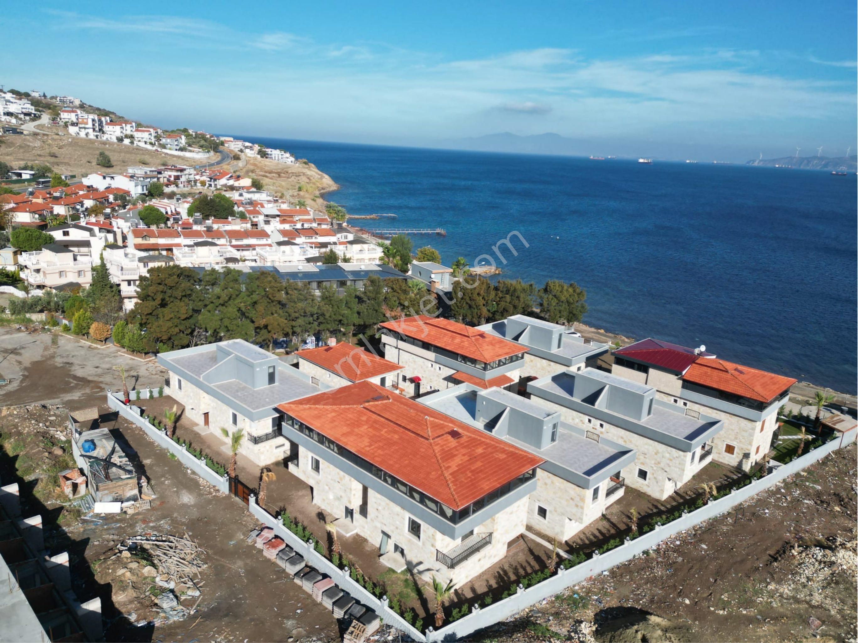 Foça Cumhuriyet Satılık Villa Foça Da Denize Sıfır Tripleks Villa