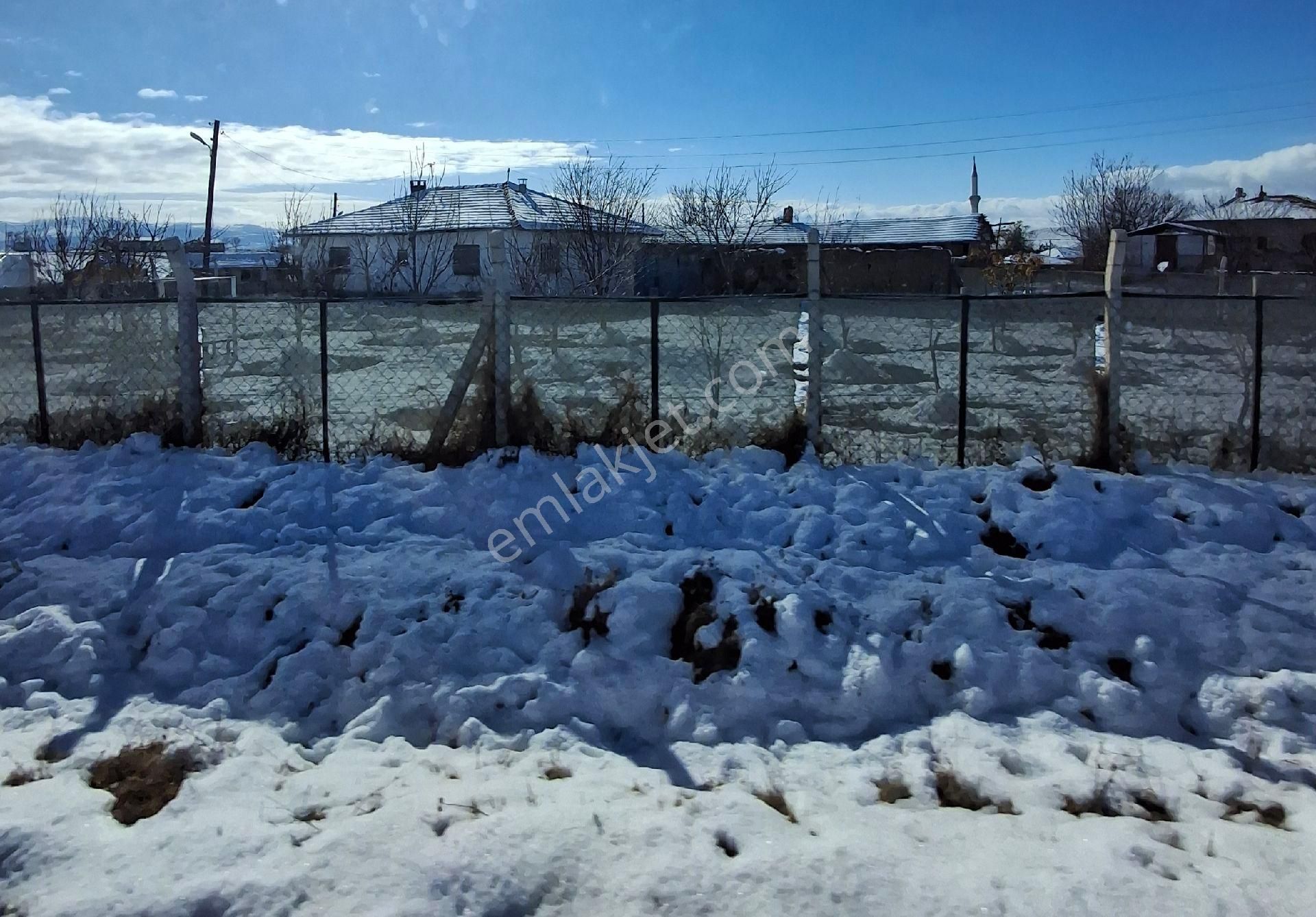 Çay Devederesi Köyü Satılık Tarla Savaş Emlak. Tan Satılık 16350 M. 2 Tarla Kaplıcaya Yakın