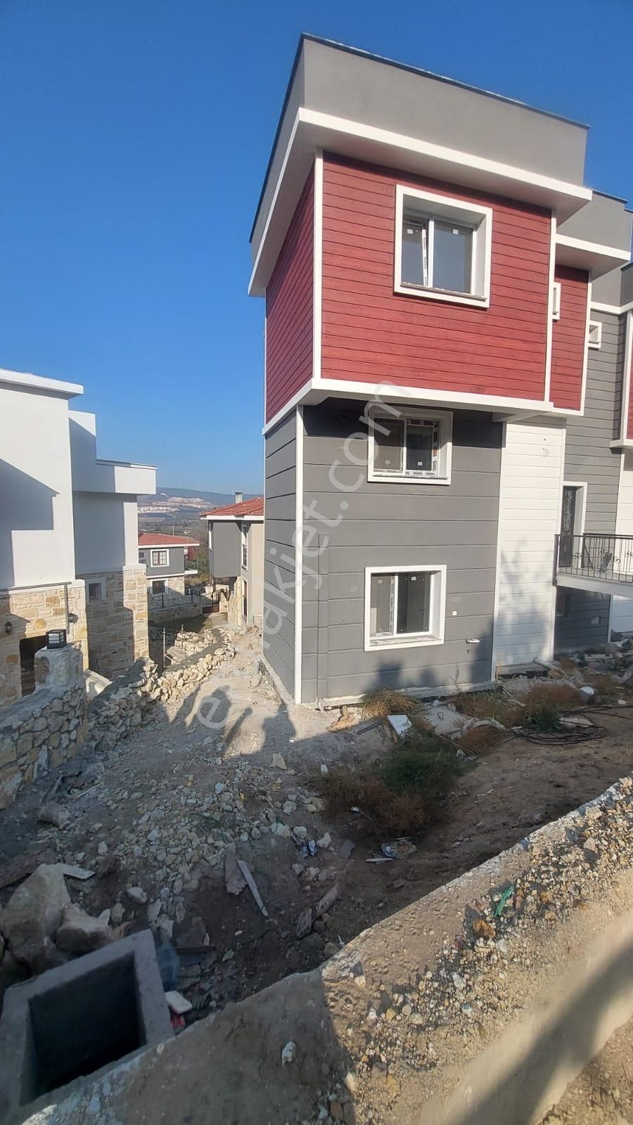 Foça Yenibağarası Satılık Daire Yenifoça Bağarası'nda 2+1 Satılık Dubleks Daire