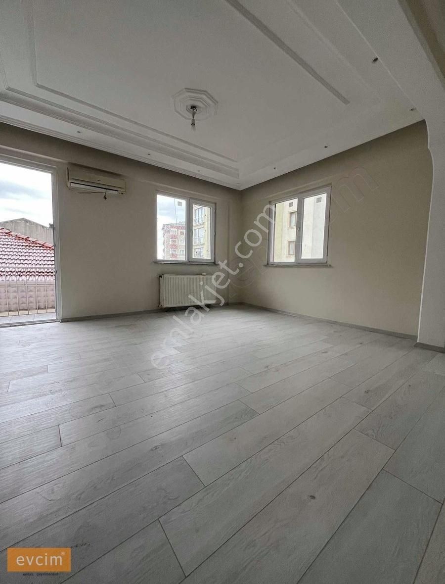 Ümraniye Armağanevler Satılık Daire Armağanevler Kanaat Sok 2+1 İçi Yenilenmiş 90 M2 Satılık Daire