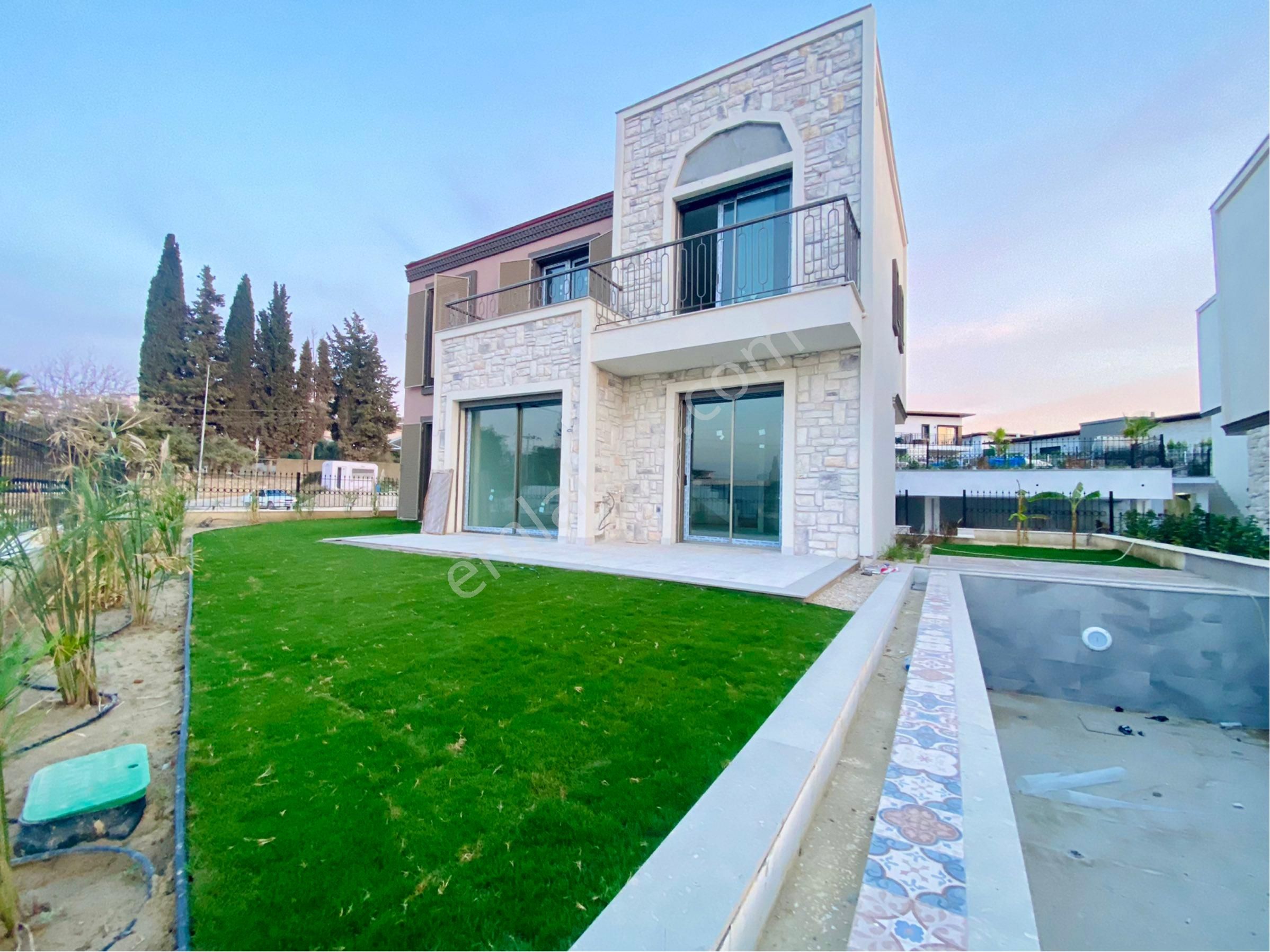 Kuşadası Karaova Satılık Villa Karaovada Özel Havuzlu Sıfır 4+1 Villa