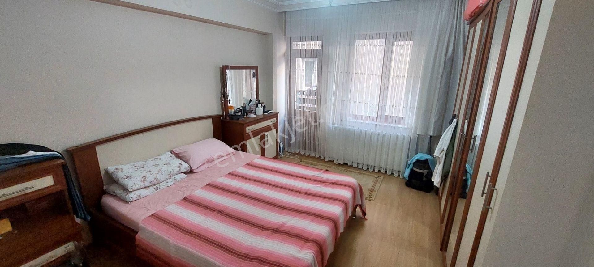 Bahçelievler Mahallesi Şenyurt Caddesinde Cumartesi Pazarı Yakınında Satılık Daire