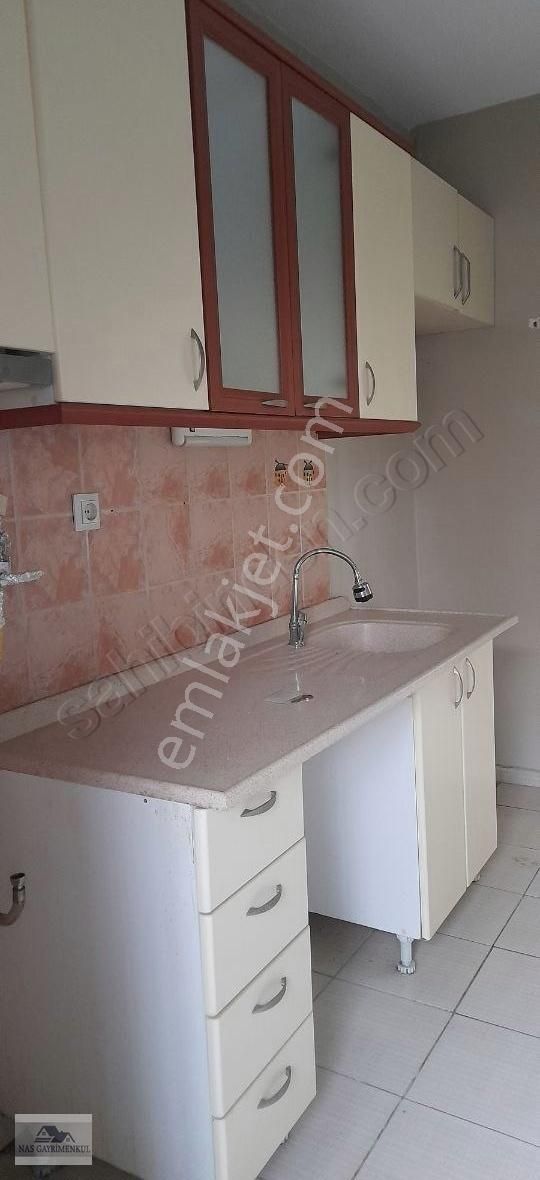 Küçükçekmece Atakent Satılık Daire Toki Menekşe 2 Sitesinde 84 M2 Boş 2+1