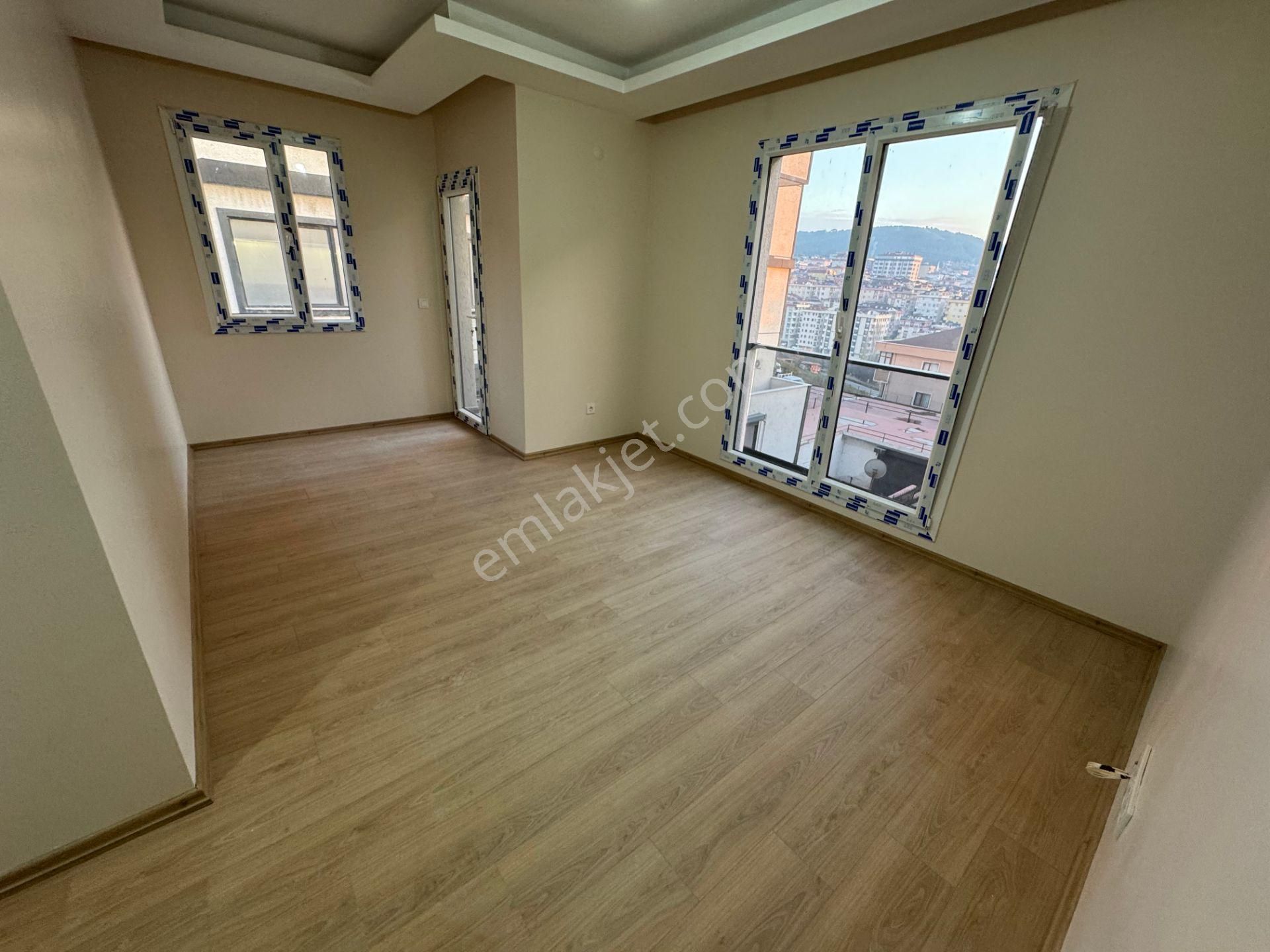 Ataşehir İnönü Kiralık Daire 19 Mayıs Cd Üzeri Ara Kat Balkonlu Sıfır Geniş 1+1 Daire