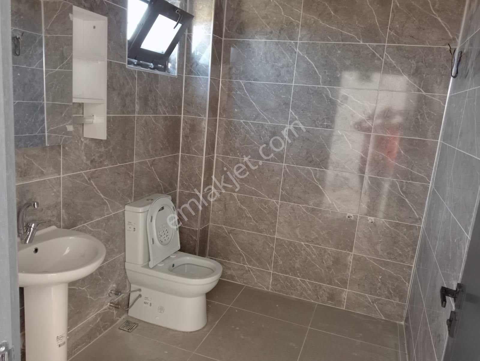 Tire Karateke Kiralık Dükkan & Mağaza İzmir Karateke'de Shell İstasyonunda Bağımsız 4 Adet Dükkan