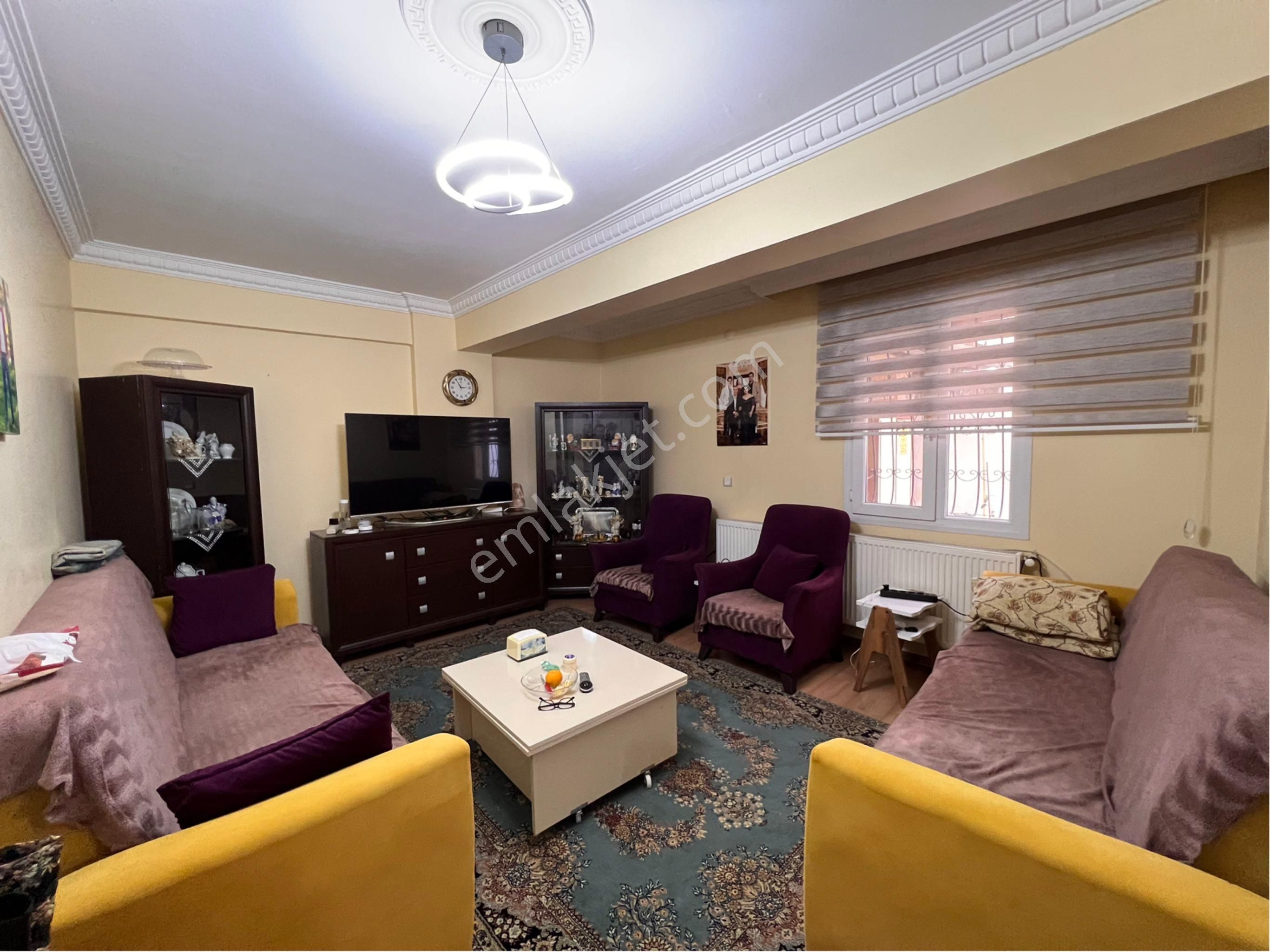 Buca Menderes Satılık Daire Buca Belediye Yakını Menderes Mahde 2+1 80m2 Dgazlı Satılık Daire