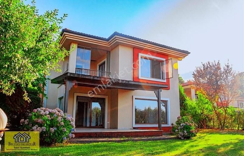 Kartepe Derbent Satılık Villa Kartepe Park Evleri, Göl Manzaralı 4+1 Satılık Villa