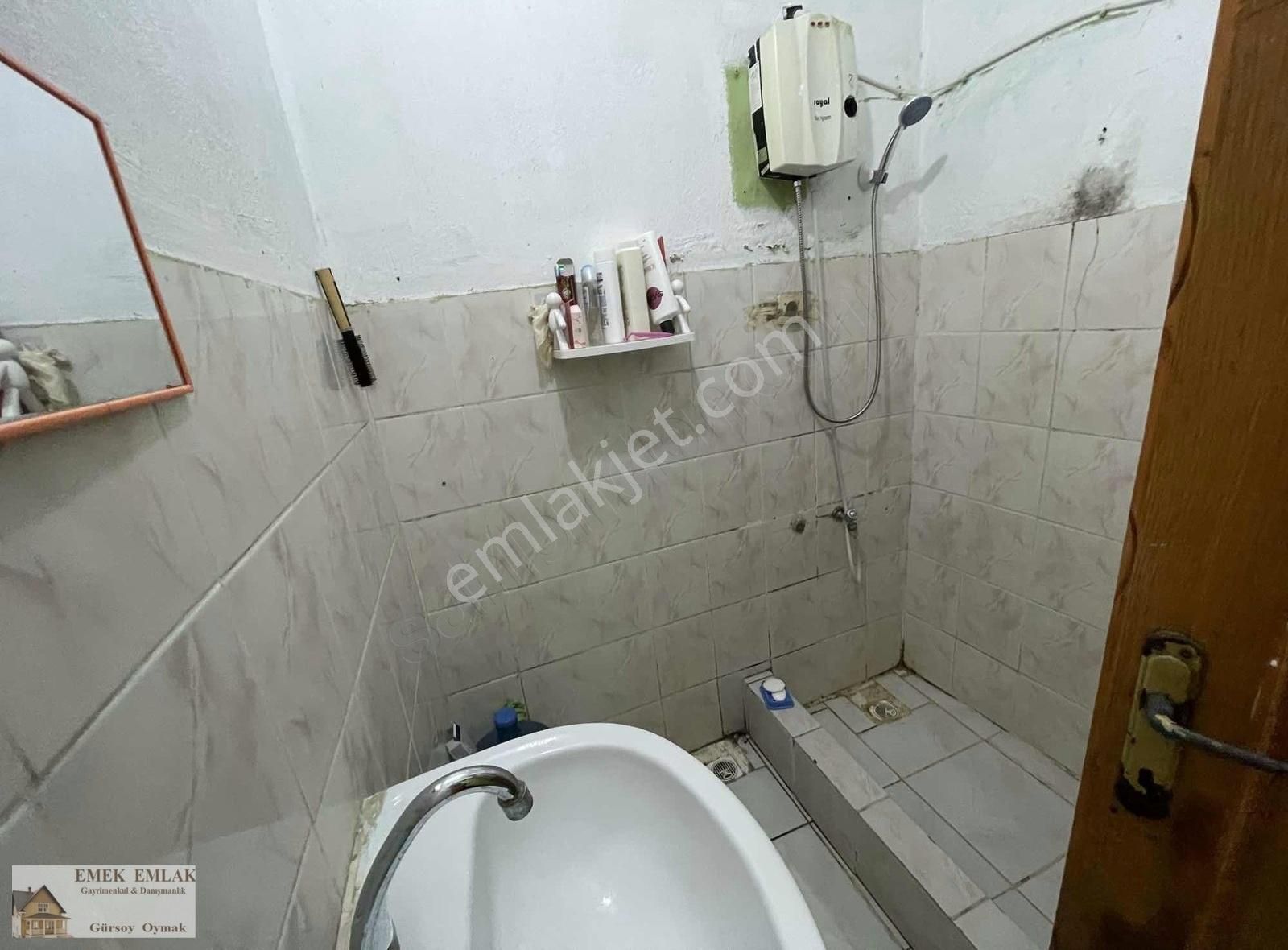 Küçükçekmece İnönü Kiralık Daire Sefaköy İnönü Mah Kiralık 2+1 Y Giriş.daire Boyanıp Teslim Edlck