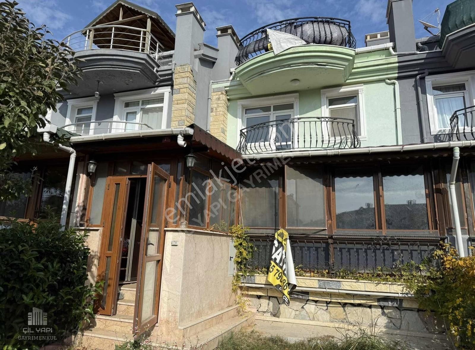 Silivri Selimpaşa Satılık Villa Selimpaşa Güzelkent Sitesi'nde 6+2 Odalı Satılık Müstakil Villa