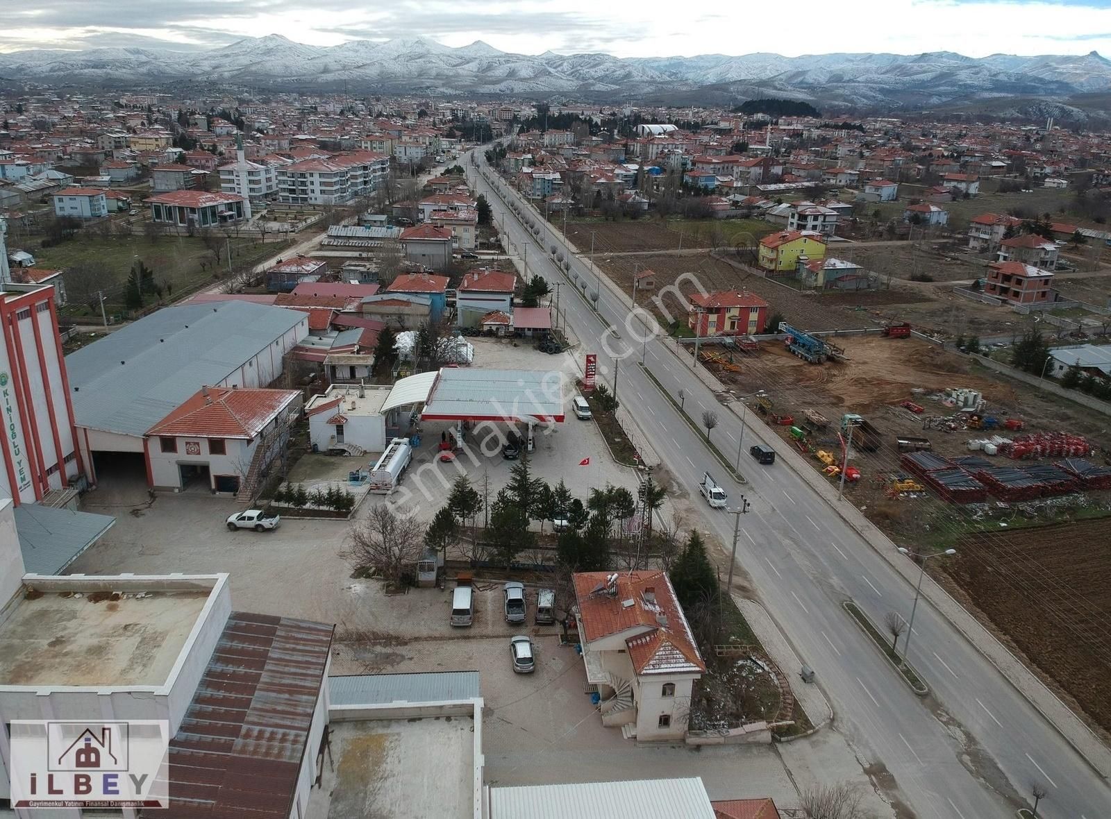 Şuhut İstiklal Satılık Ticari İmarlı İlbey // Şuhut Merkez Afyon Caddesinde Site Yapımına Uygun Arsa