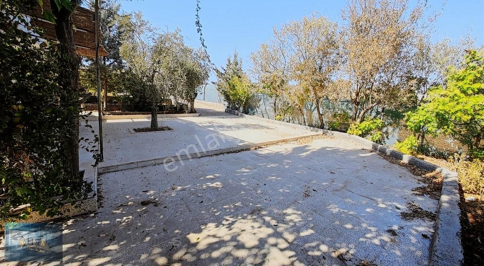 Kilis Merkez Şıh Mehmet Satılık Konut İmarlı Liva Gayrimenkul'den Şıhmehmet'te Karşısı Park Arsa Ve Bağ Evi