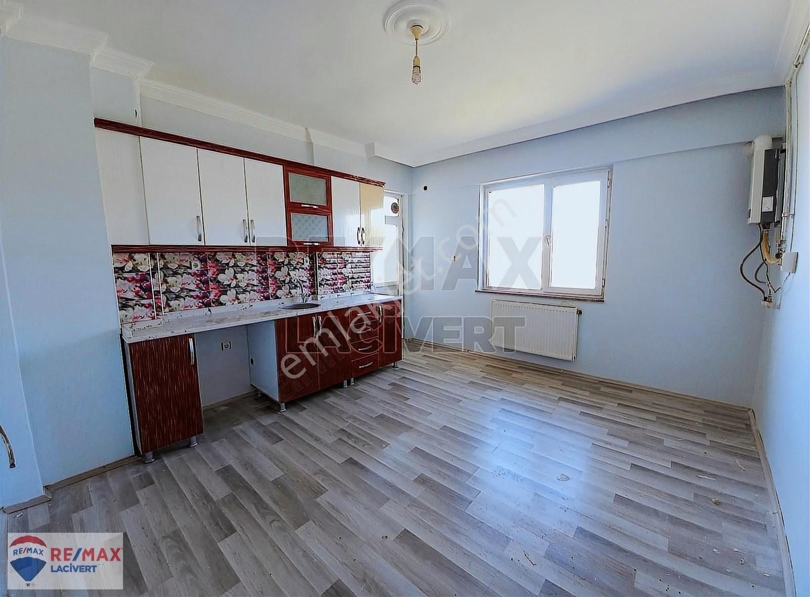 Yakutiye Şükrüpaşa Satılık Daire Re/max Lacivert'ten Şükrüpaşa'da Acil Satılık 3+1 Daire