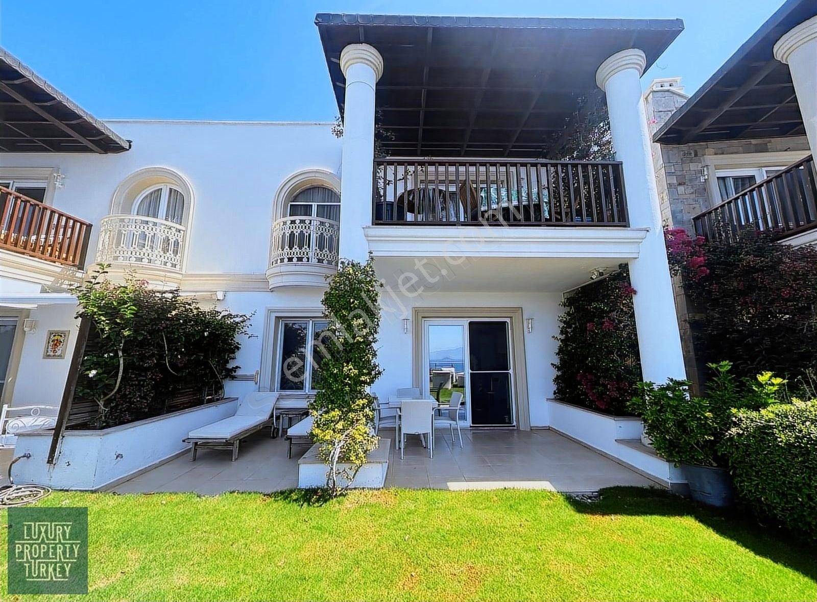 Bodrum Gümüşlük Satılık Residence Sianji'de Deniz Manzaralı, Bahçeli, Eşyalı 3+1 Residence