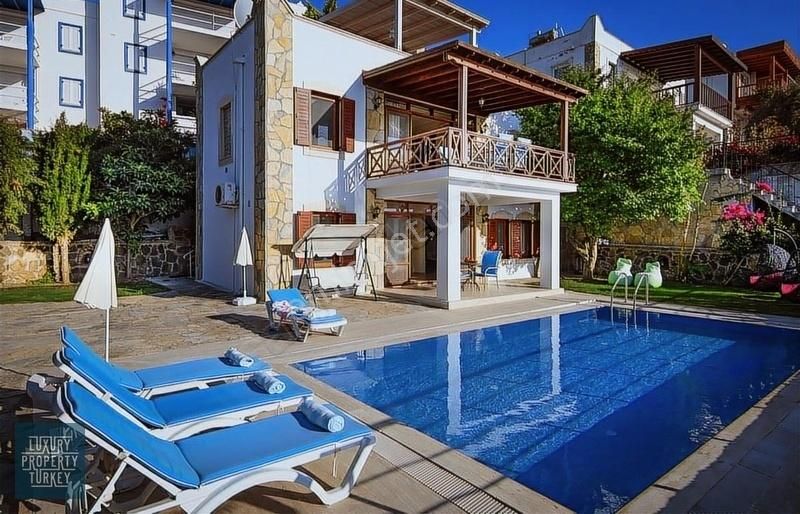 Bodrum Koyunbaba Satılık Villa Deniz Manzaralı, Özel Havuzlu 3+1 Dubleks Villa