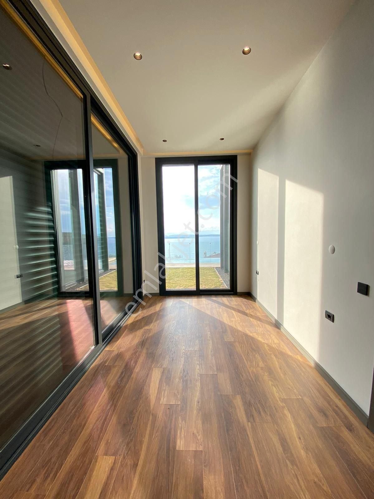 İzmir Çeşme Ardıç Full Deniz Manzaralı Havuzlu 5+2 Tripleks Lüks Villa - Görsel 23