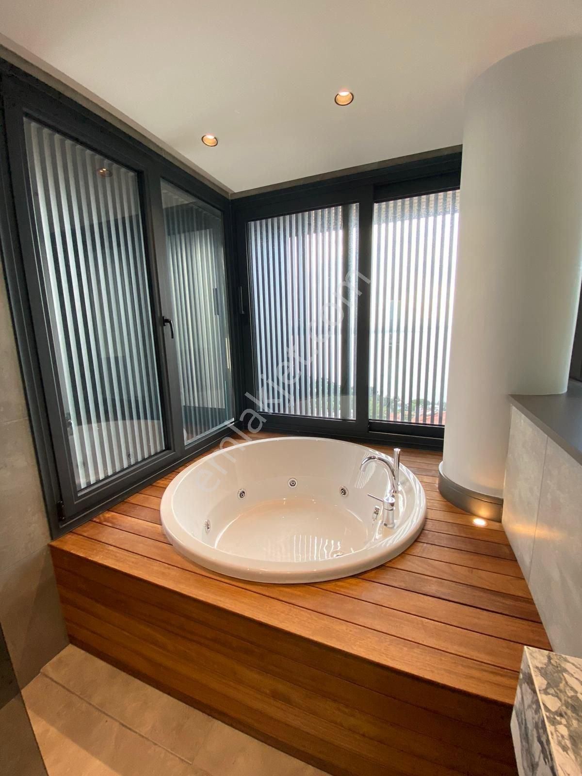 İzmir Çeşme Ardıç Full Deniz Manzaralı Havuzlu 5+2 Tripleks Lüks Villa - Görsel 24