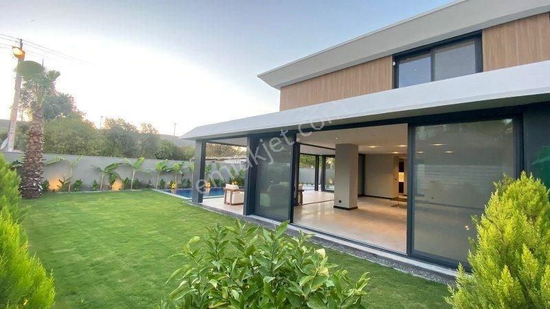İzmir Çeşme Alaçatı Havuzlu Geniş Bahçeli 4+1 Dubleks Lüks Müstakil Villa - Görsel 9