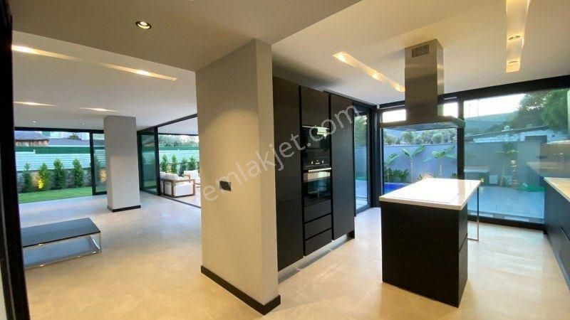 İzmir Çeşme Alaçatı Havuzlu Geniş Bahçeli 4+1 Dubleks Lüks Müstakil Villa - Görsel 14