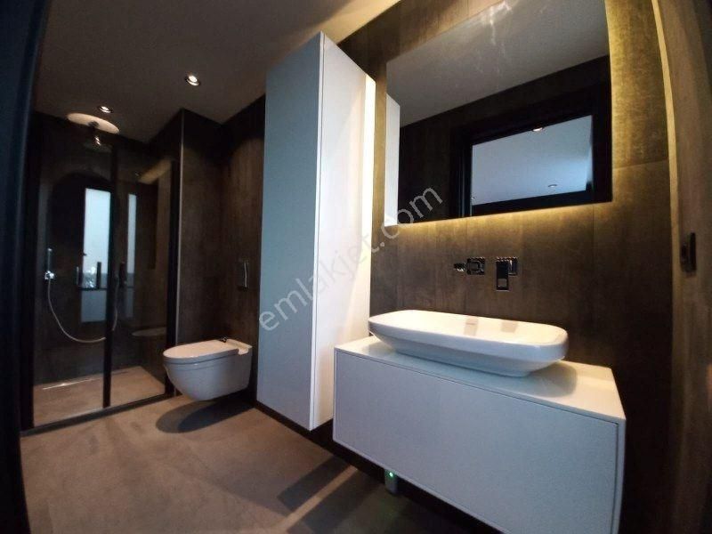 İzmir Çeşme Alaçatı Havuzlu Geniş Bahçeli 4+1 Dubleks Lüks Müstakil Villa - Görsel 24