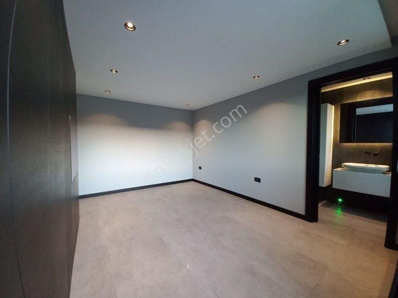 İzmir Çeşme Alaçatı Havuzlu Geniş Bahçeli 4+1 Dubleks Lüks Müstakil Villa - Görsel 18