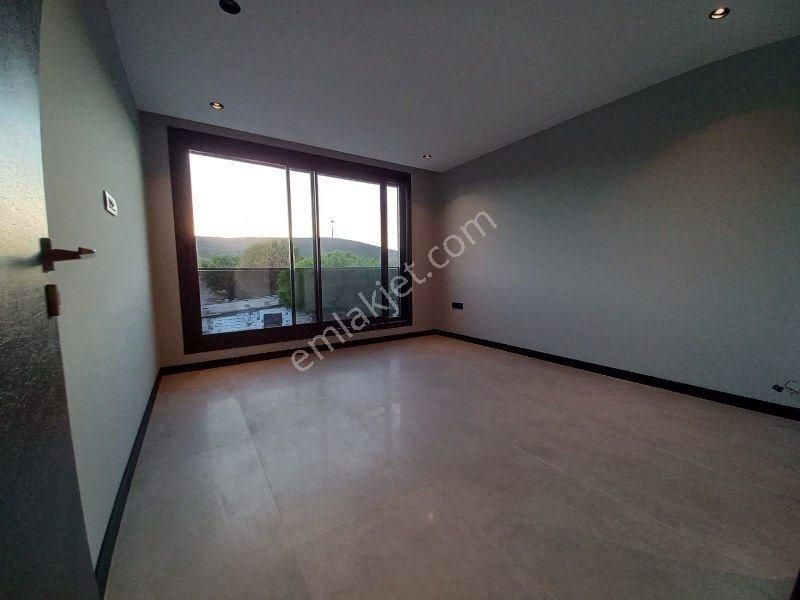 İzmir Çeşme Alaçatı Havuzlu Geniş Bahçeli 4+1 Dubleks Lüks Müstakil Villa - Görsel 25