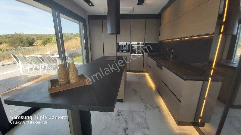 Izmir Cesme Ardic Sea View Detached Triplex Villa With Elevator And Pool, 6+2 Rooms - Görsel 21