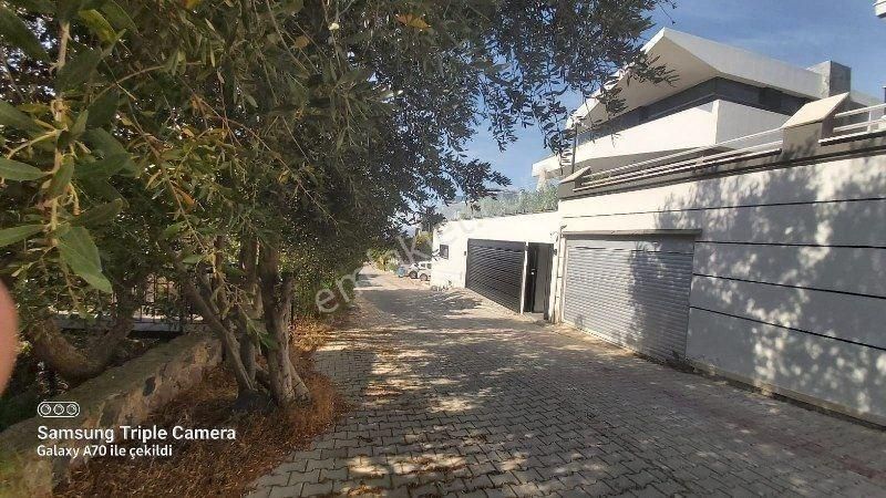 Izmir Cesme Ardic Sea View Detached Triplex Villa With Elevator And Pool, 6+2 Rooms - Görsel 14