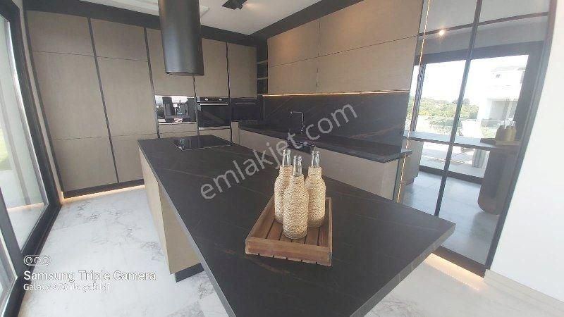 Izmir Cesme Ardic Sea View Detached Triplex Villa With Elevator And Pool, 6+2 Rooms - Görsel 22